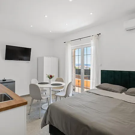 Apartment Maslina *